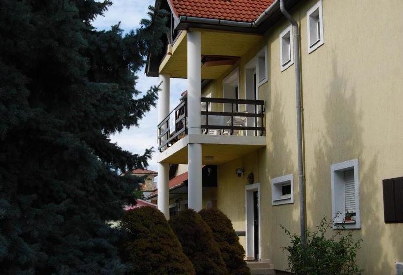 مبيت وإفطار See Vendégház   Siófok