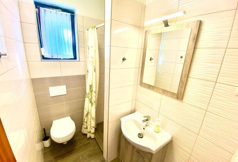 مبيت وإفطار See Vendégház   Siófok
