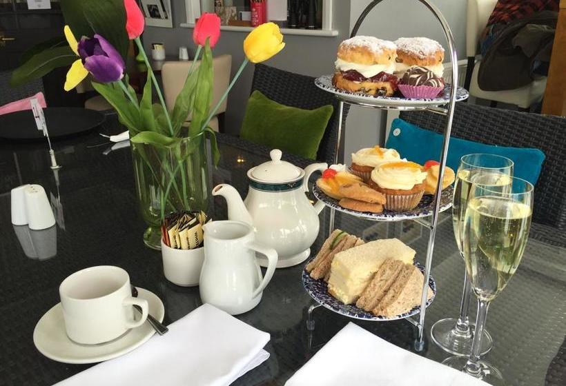 هتل The Waterfront Boutique