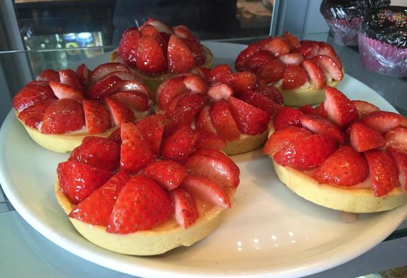 هتل The Waterfront Boutique