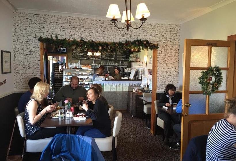 هتل The Waterfront Boutique