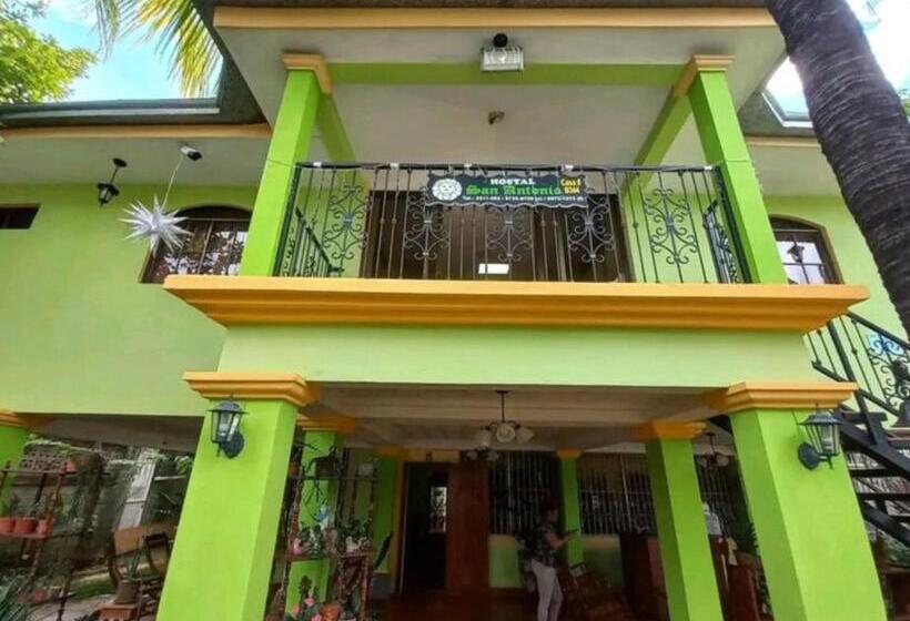 تختخواب و صبحانه Hostal San Antonio