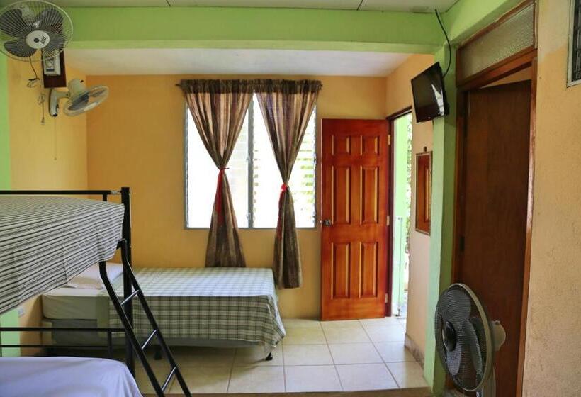 تختخواب و صبحانه Hostal San Antonio