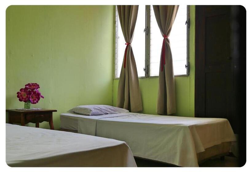 تختخواب و صبحانه Hostal San Antonio