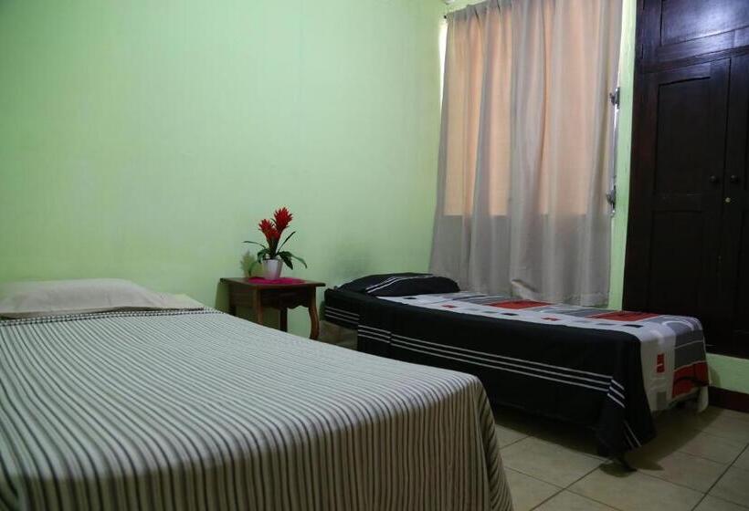 تختخواب و صبحانه Hostal San Antonio