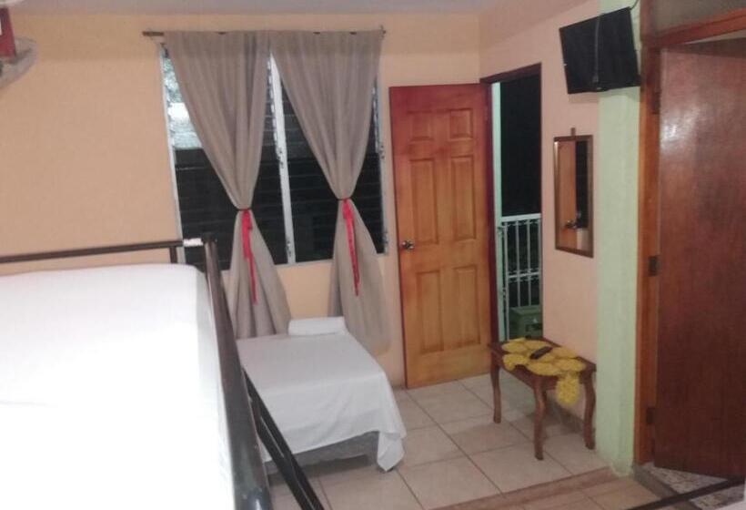 تختخواب و صبحانه Hostal San Antonio