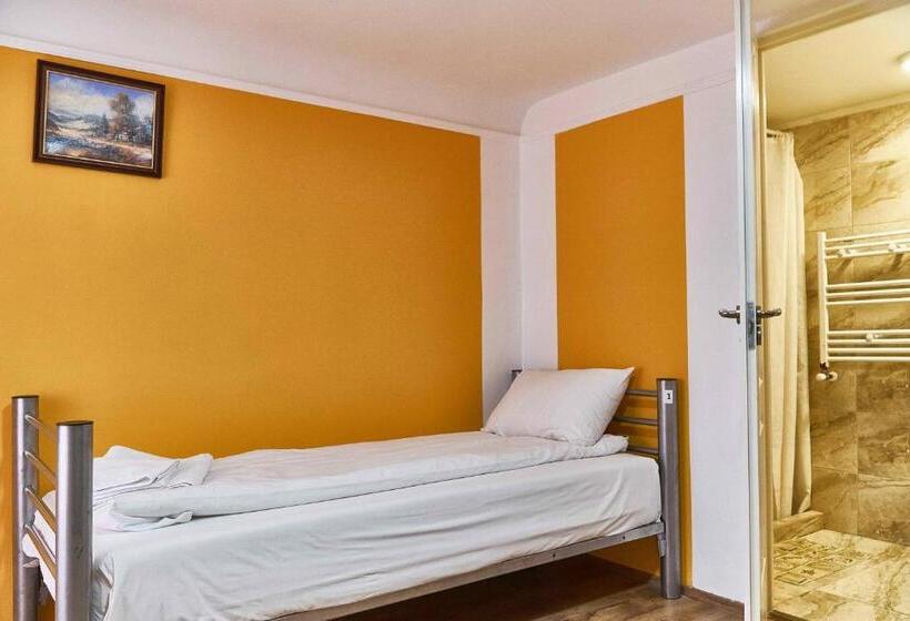 Center Hostel And Guest House