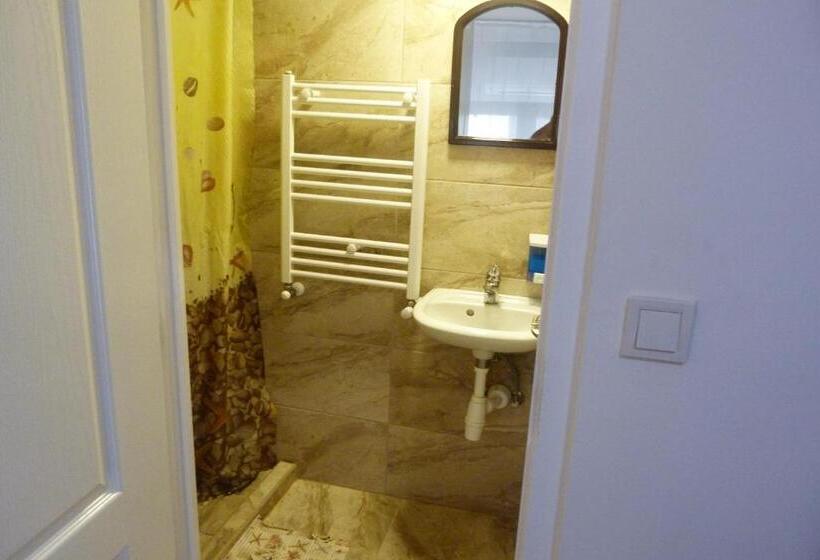 Center Hostel And Guest House
