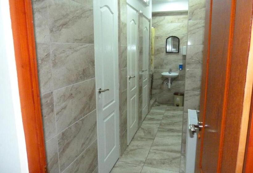 Center Hostel And Guest House