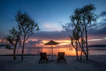 استراحتگاه Sunset House Gili Meno