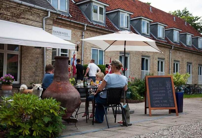 Hostel Fredensborg Vandrerhjem, I Kongens Baghave