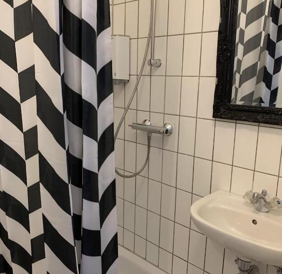 تختخواب و صبحانه Den Gamle Arrest