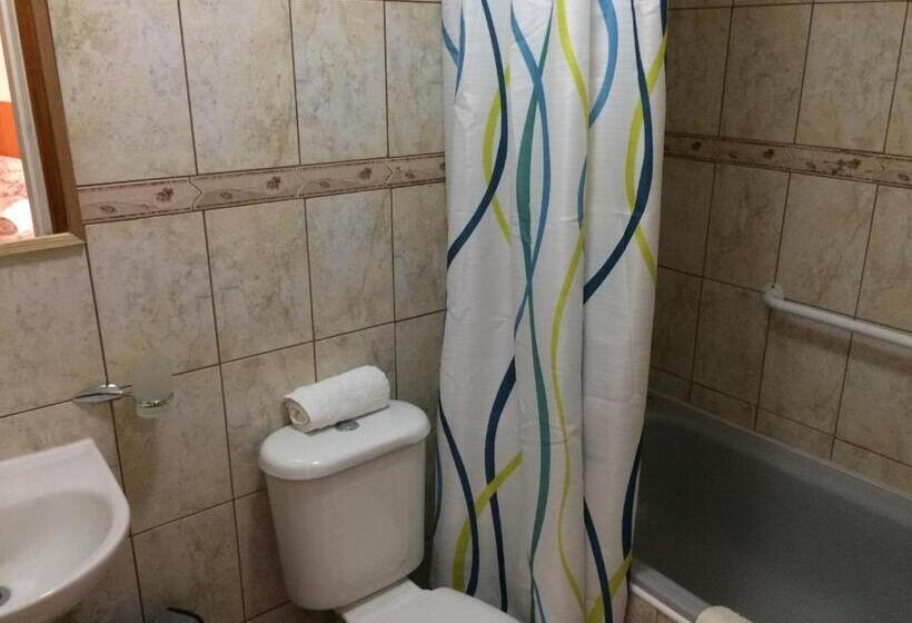 Hostal La Base