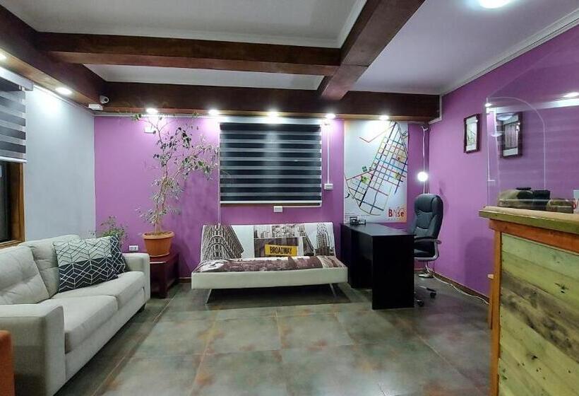 Hostal La Base