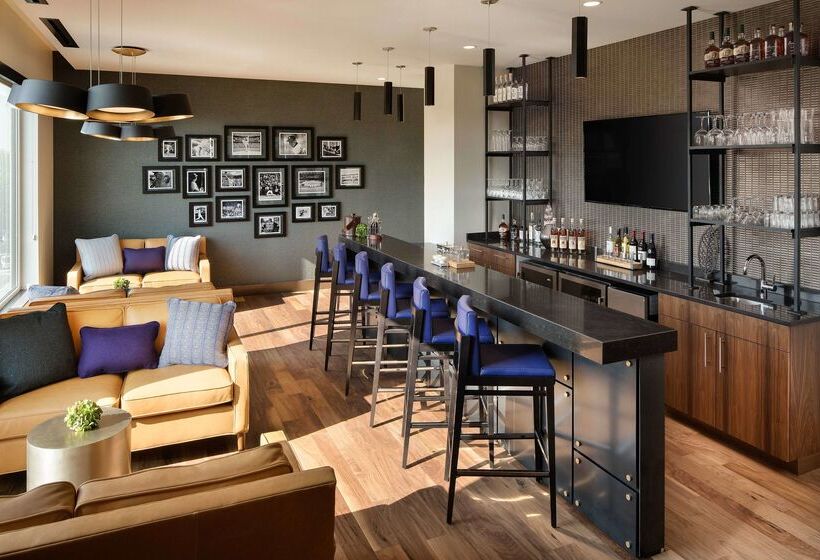 Отель Doubletree By Hilton Greeley At Lincoln Park