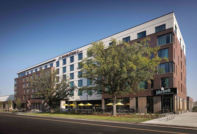 Отель Doubletree By Hilton Greeley At Lincoln Park