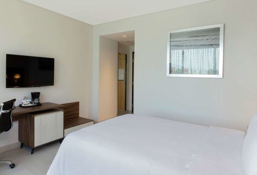 Fotos del hotel Hampton Inn By Hilton Cancun Cumbres:  2