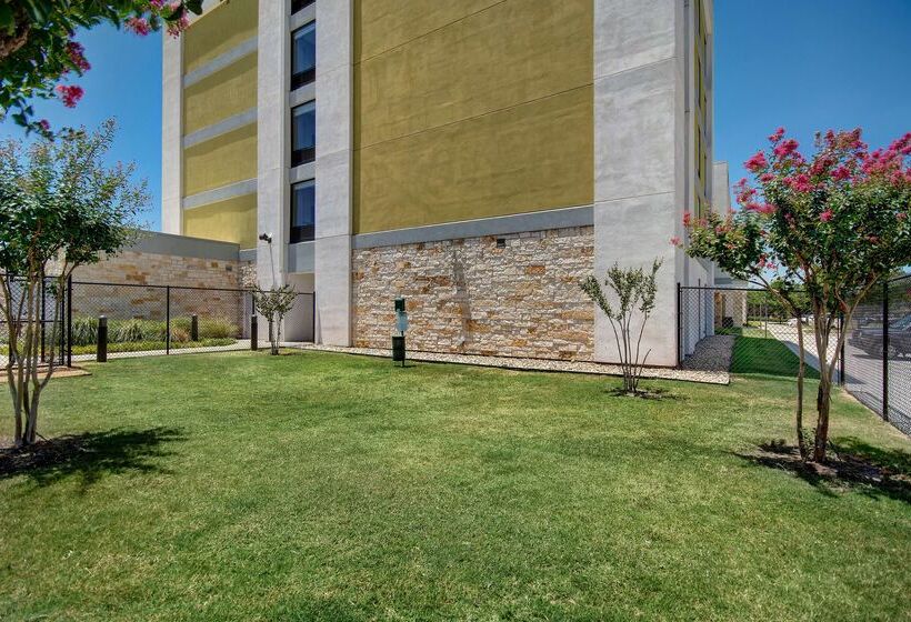 هتل Home2 Suites By Hilton Dallas Addison