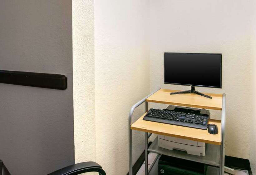 Отель Quality Inn & Suites Metropolis I24
