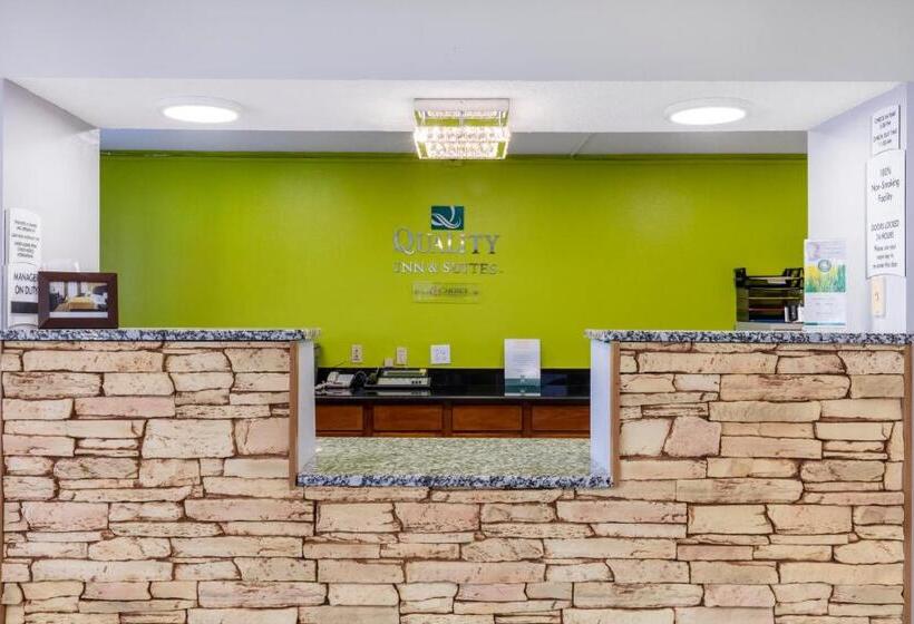 Отель Quality Inn & Suites Metropolis I24