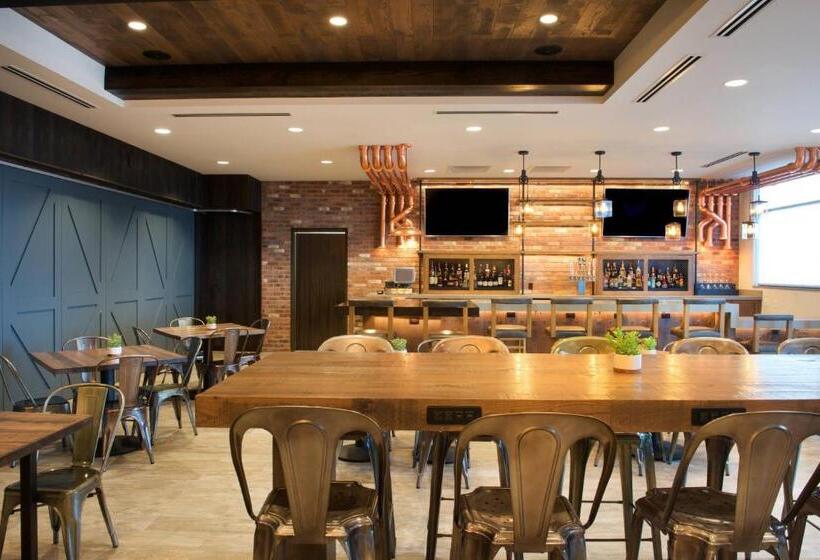 هتل Springhill Suites By Marriott Bend