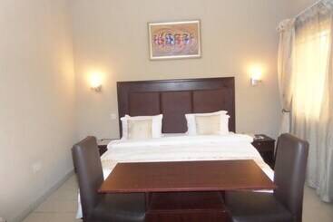 هتل Triedent Suites