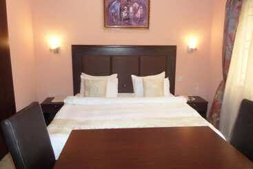 هتل Triedent Suites