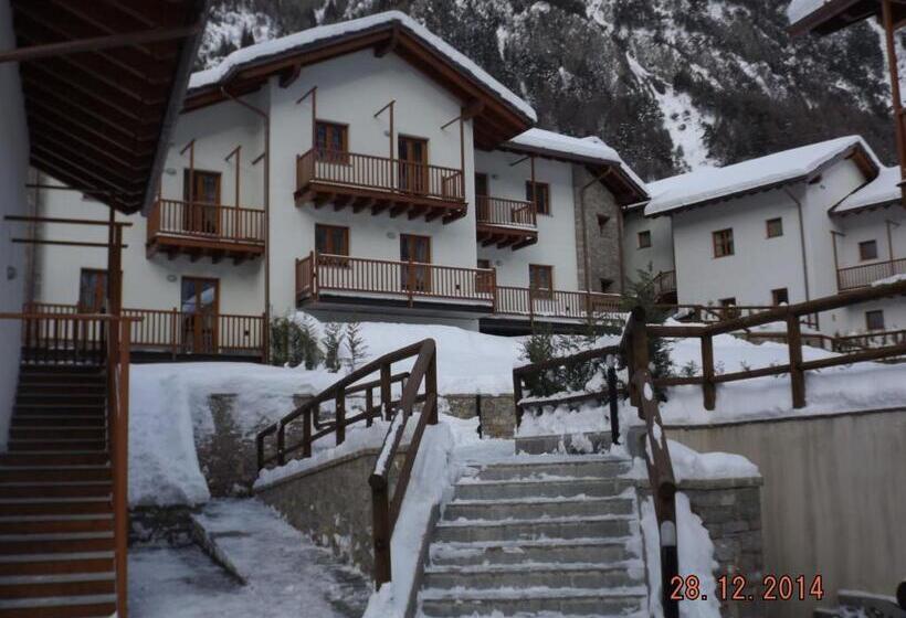هتل Villaggio Delle Alpi