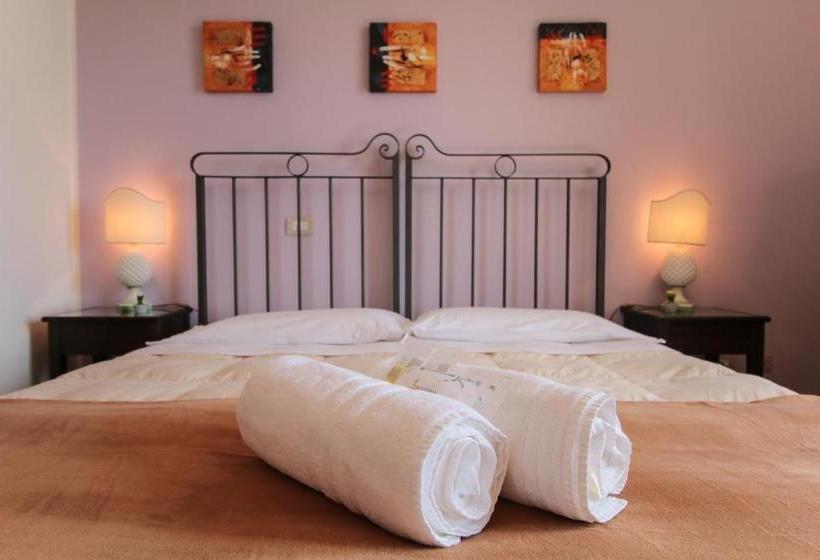 هتل B&b Regina Carolina