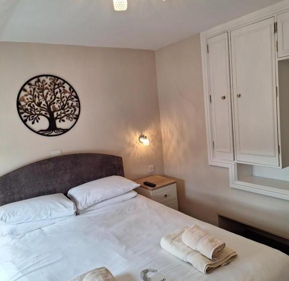 هتل Ferndale Lodge