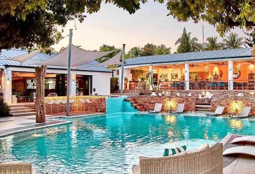 هتل Lake Kariba Inns