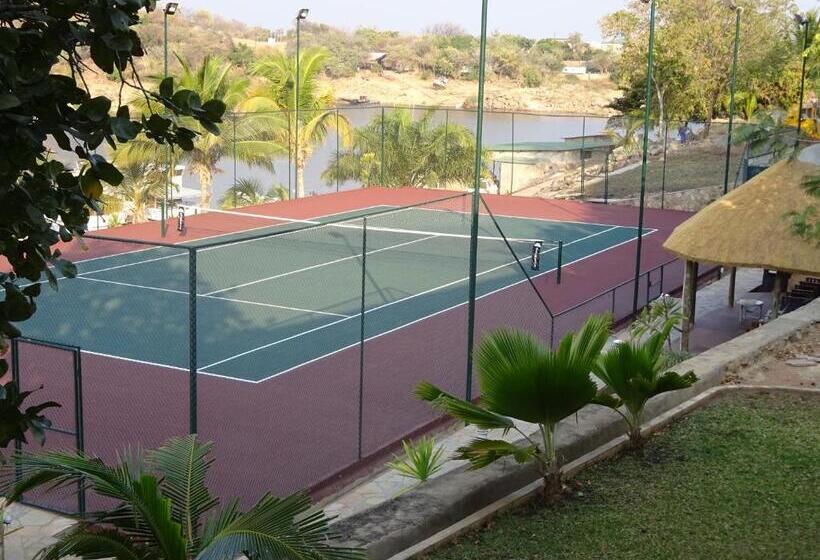 هتل Lake Kariba Inns