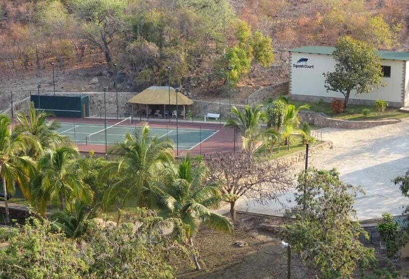 هتل Lake Kariba Inns