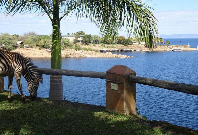 هتل Lake Kariba Inns