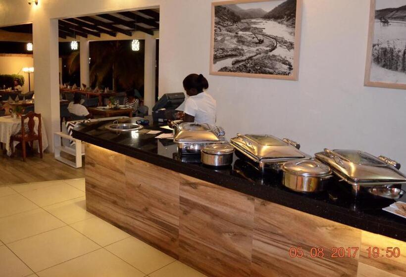 هتل Lake Kariba Inns