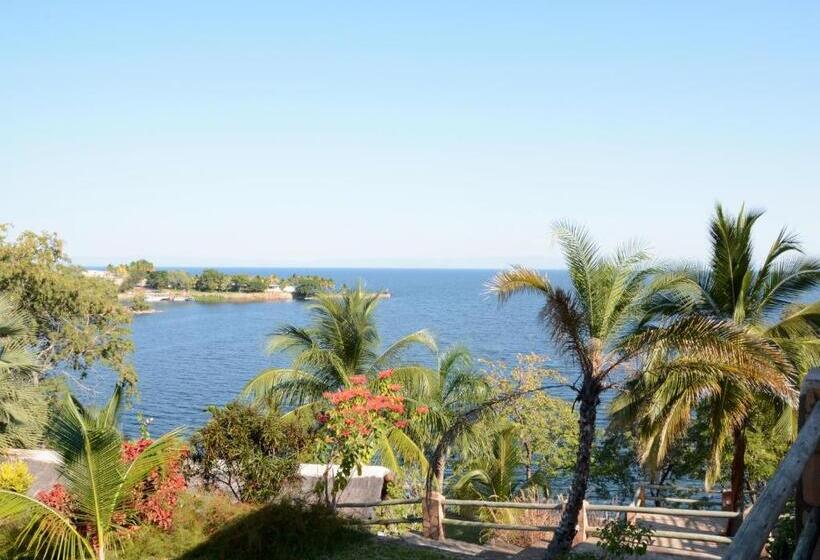 هتل Lake Kariba Inns