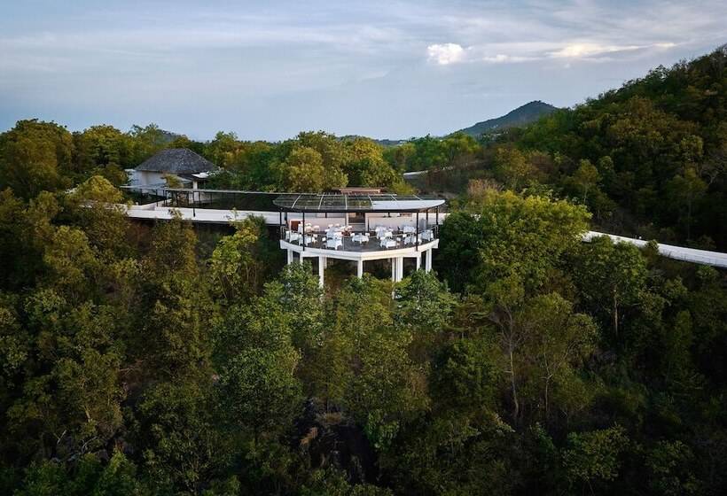 هتل The Ritz Carlton Koh Samui
