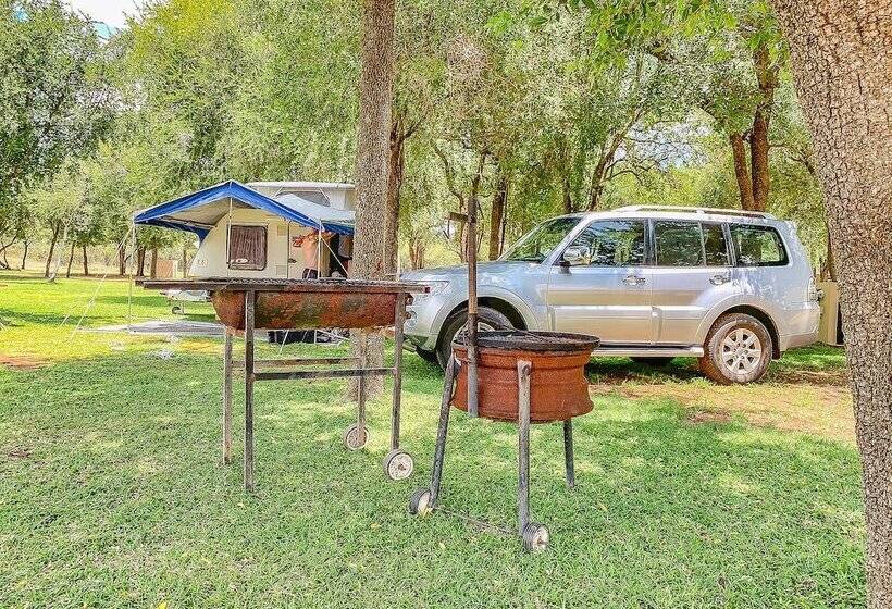בית מלון כפרי Tshikwalo Game Lodge