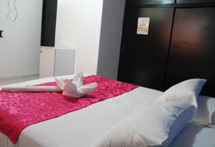 هتل Y Parque Turístico Navar City