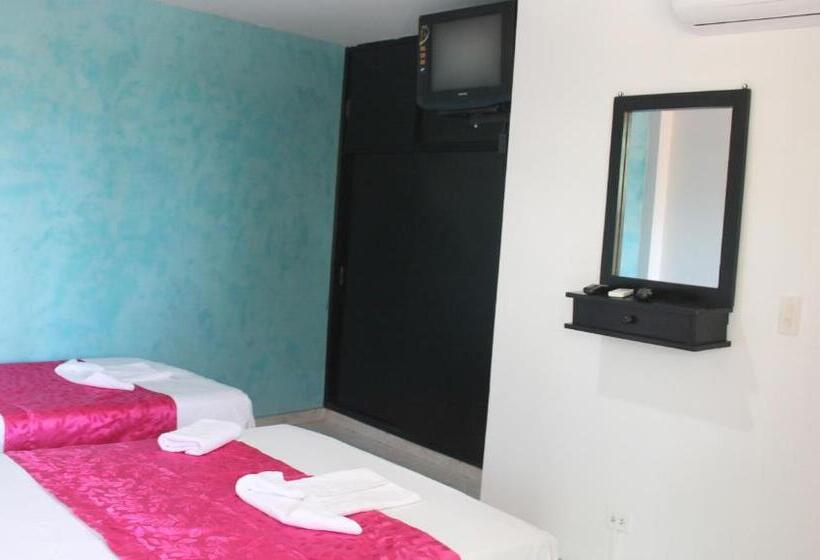 هتل Y Parque Turístico Navar City