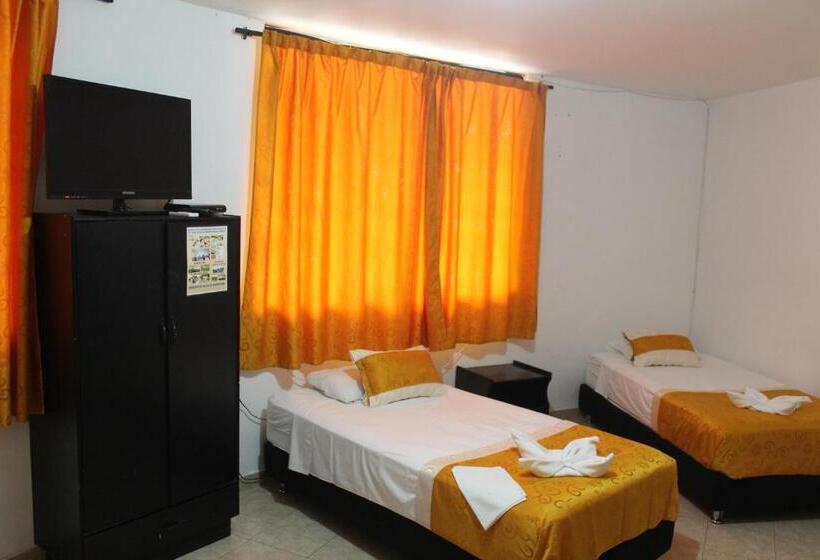 هتل Y Parque Turístico Navar City