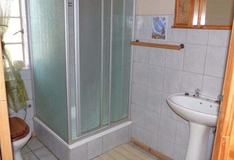 Пансион Ladybrand Guest House