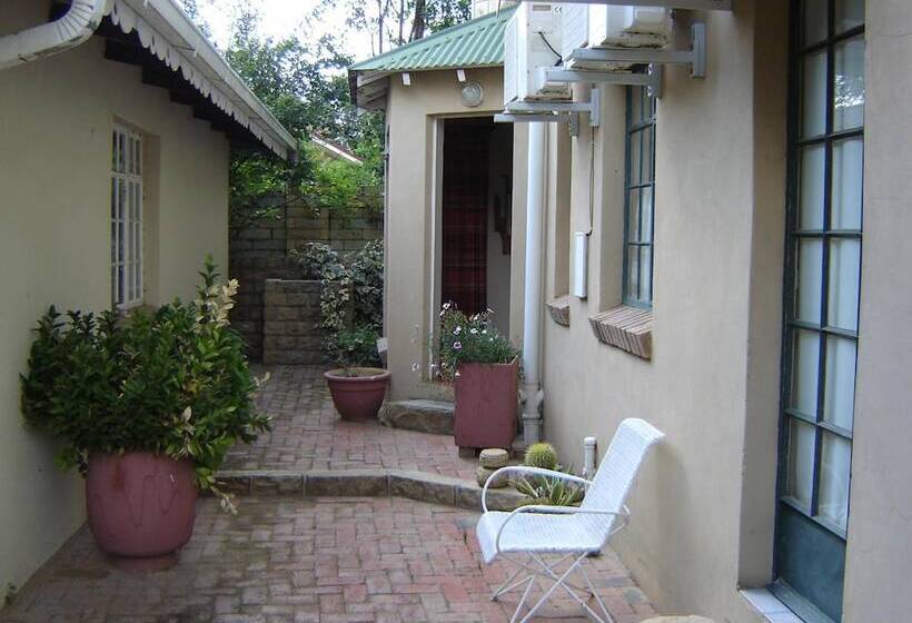 ペンション Ladybrand Guest House