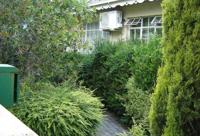 ペンション Ladybrand Guest House