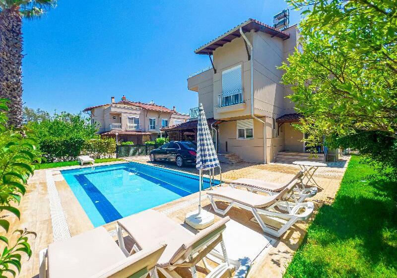 Отель Paradise Town Villa Legend