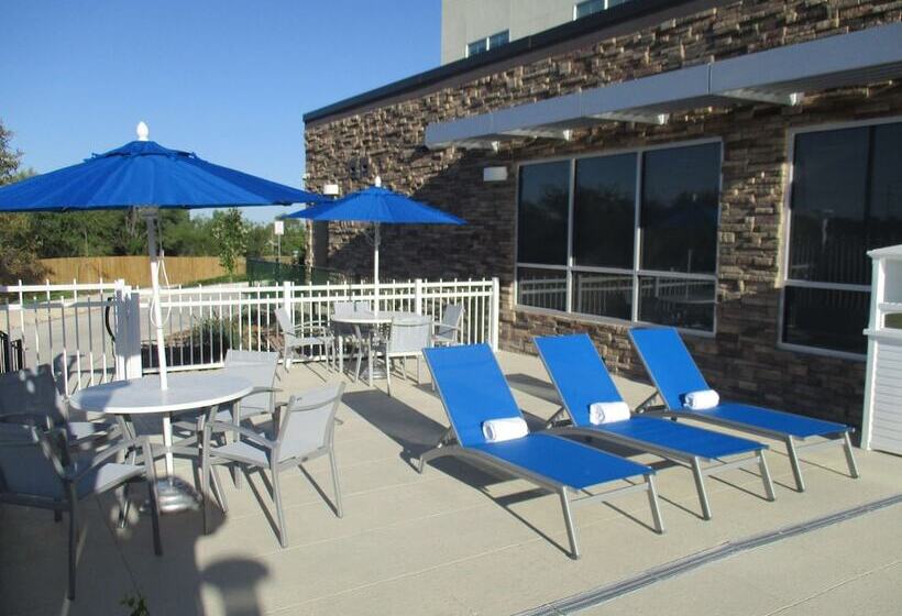هتل Best Western Plus Roland Inn & Suites