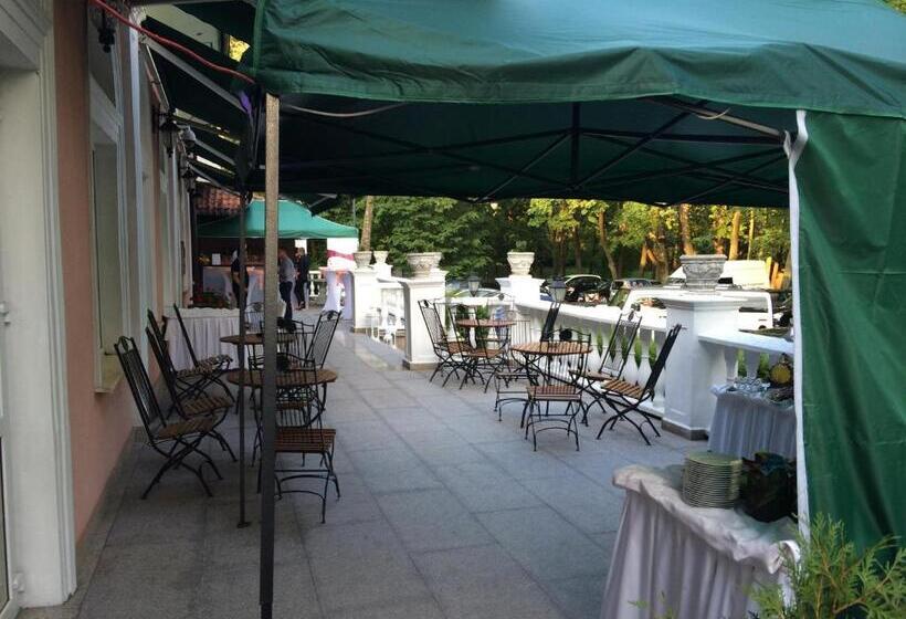 בית מלון כפרי Colosseum