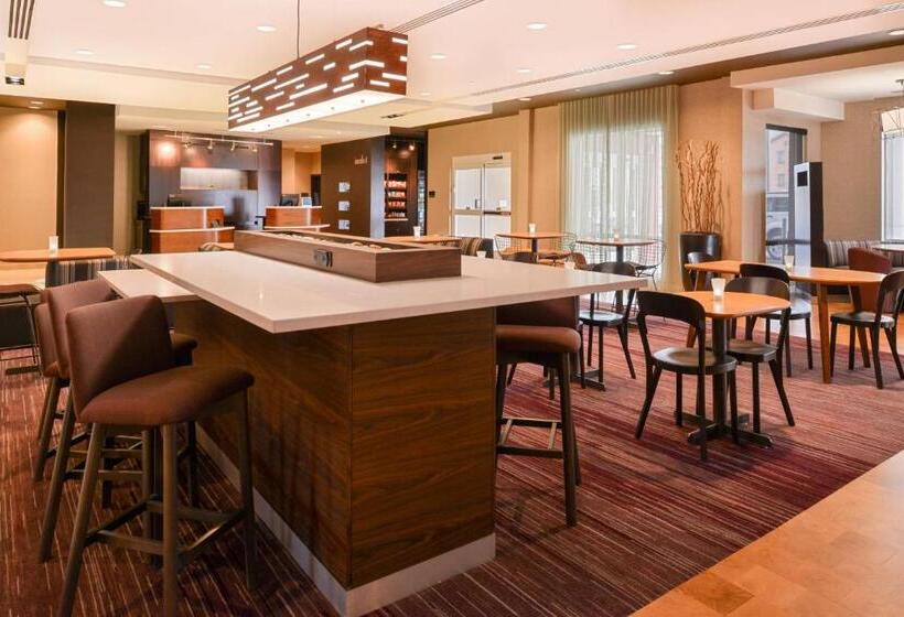هتل Courtyard By Marriott Toledo North