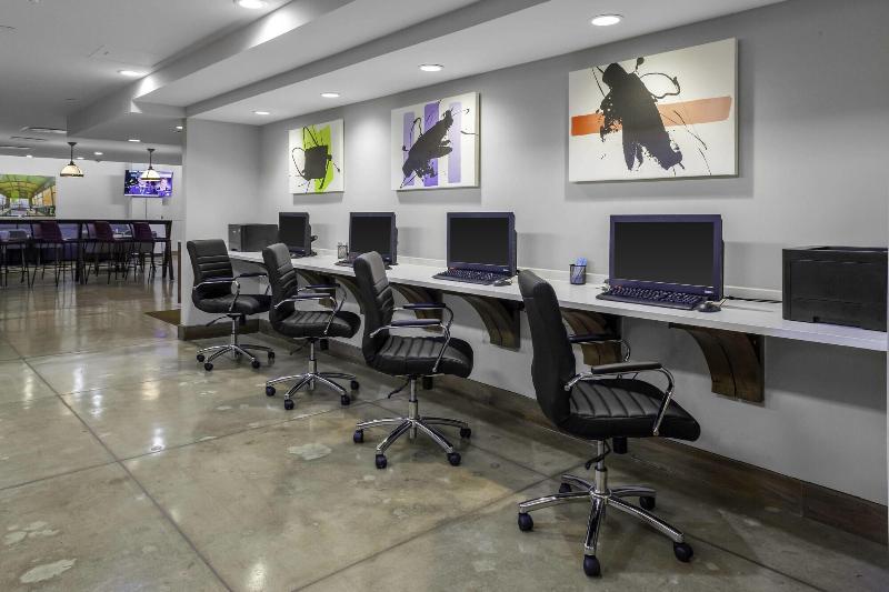 בית מלון כפרי Fairfield Inn & Suites By Marriott Dallas Downtown