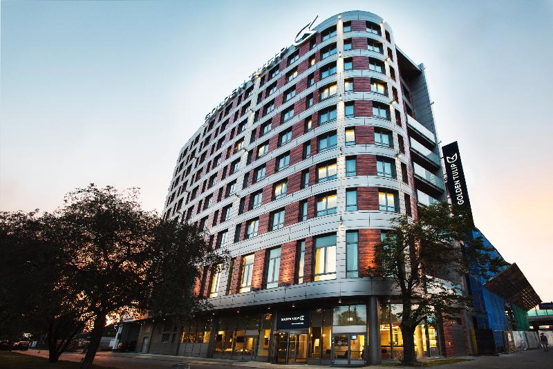 هتل Golden Tulip Warsaw Airport